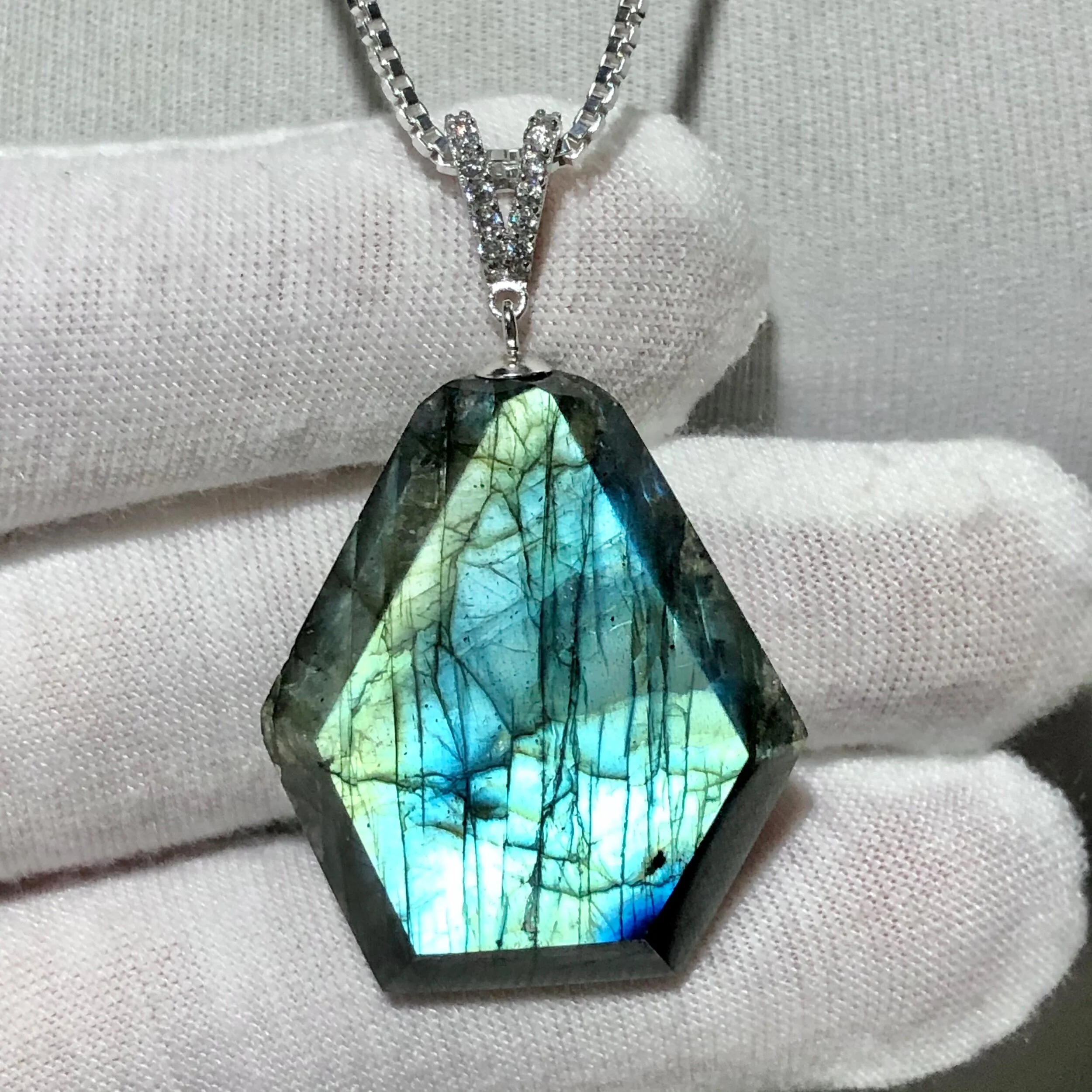 DF81F45C-9DE7-49CC-A531-96B20EB56BB4