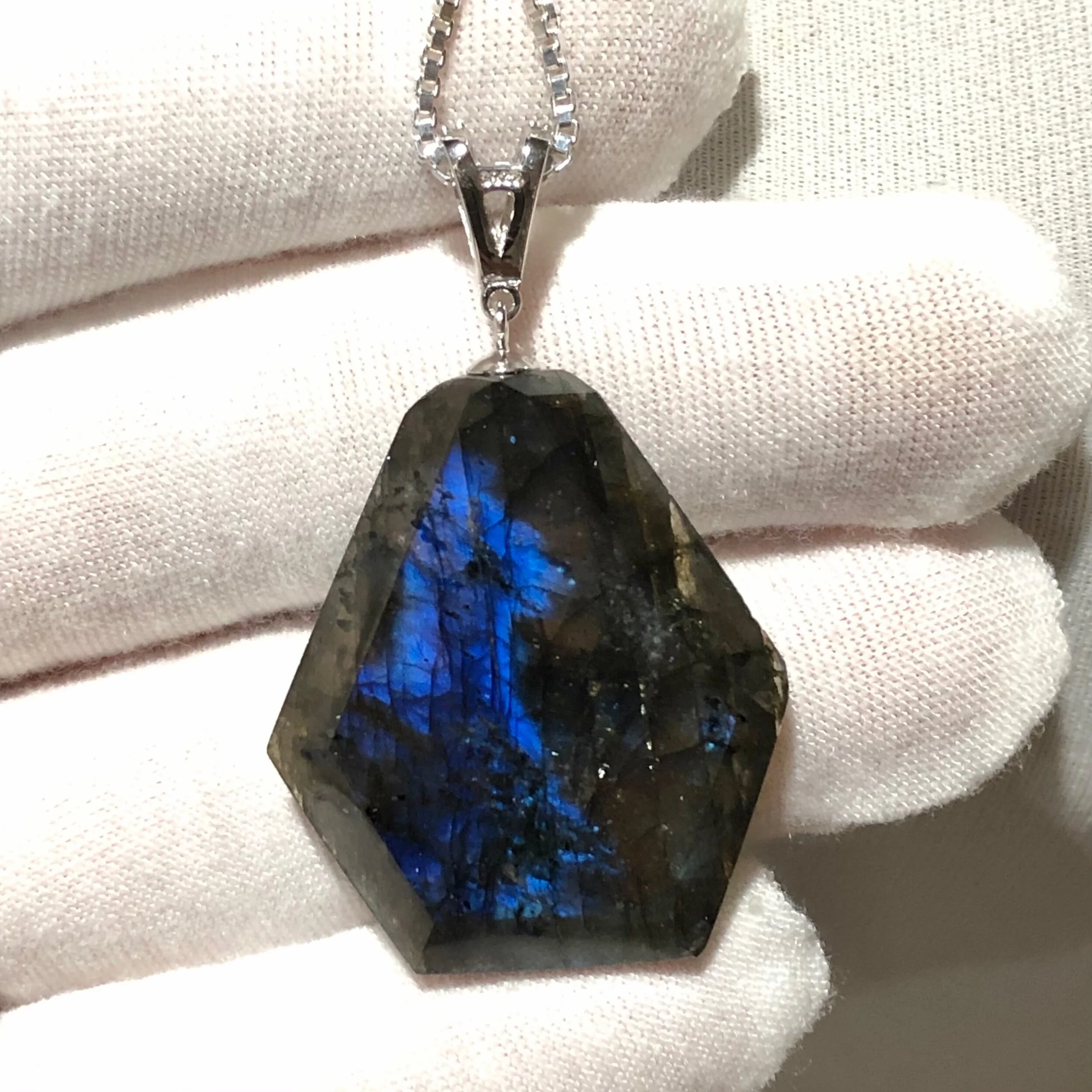 D06D2B4C-E5DC-44A8-927B-F57F3F228918