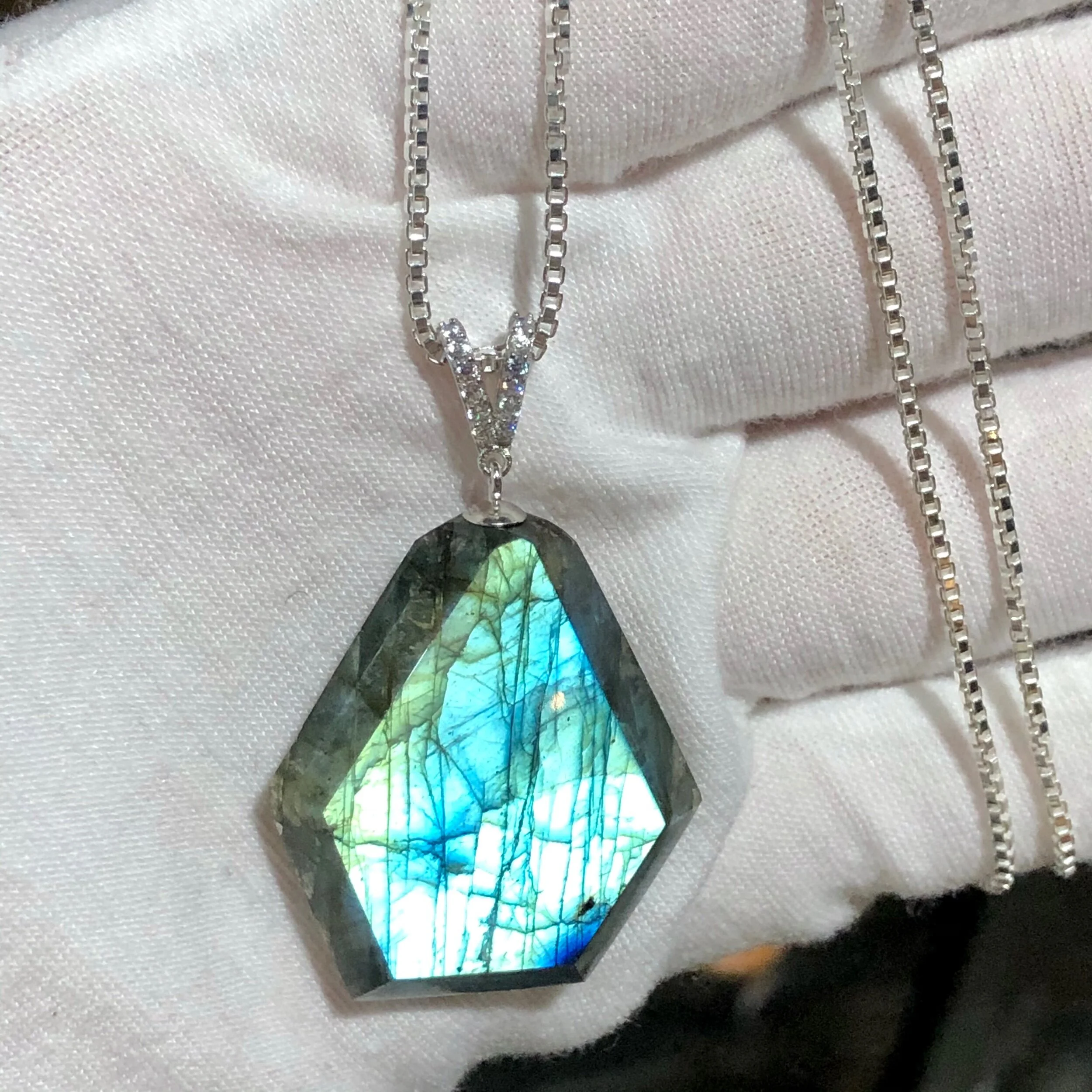 AA321661-C6E3-4CF4-B2C9-C6BA73F71654