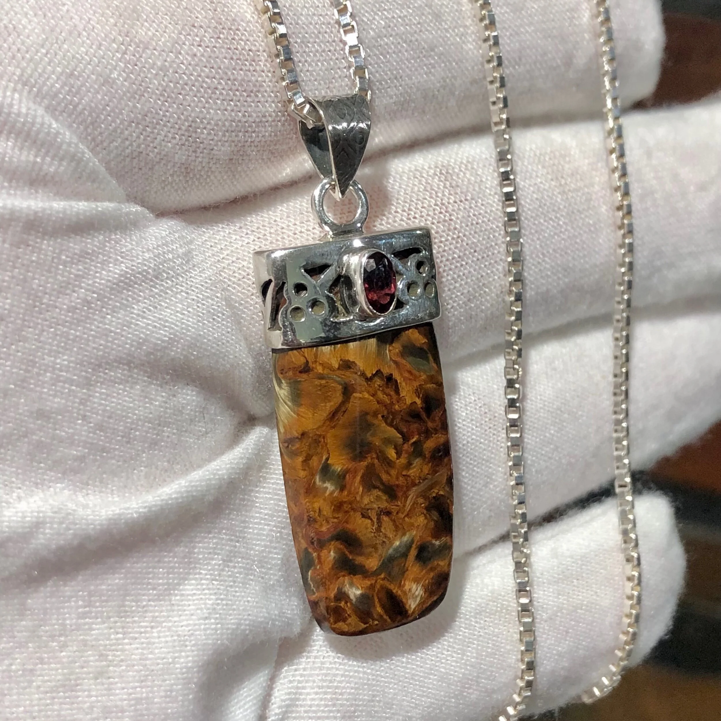 CCF06F4F-51D7-4DD6-97C7-01E97AF51BD1