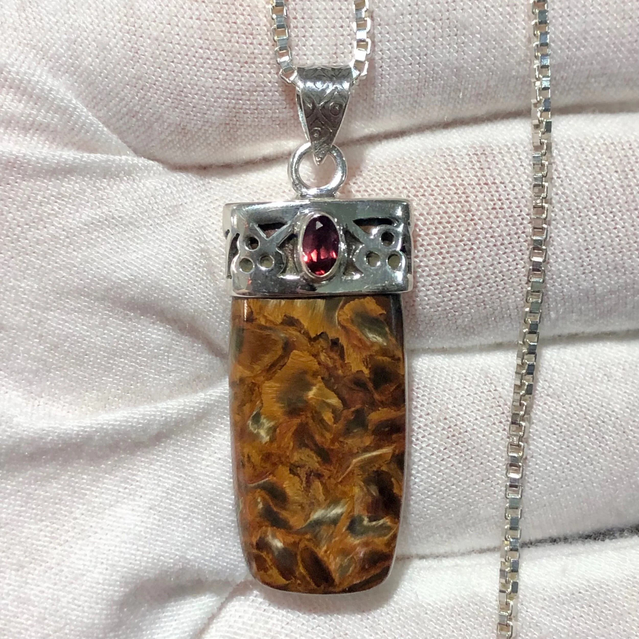 FB5AE385-5A74-4C93-9823-8D6B73246FE1