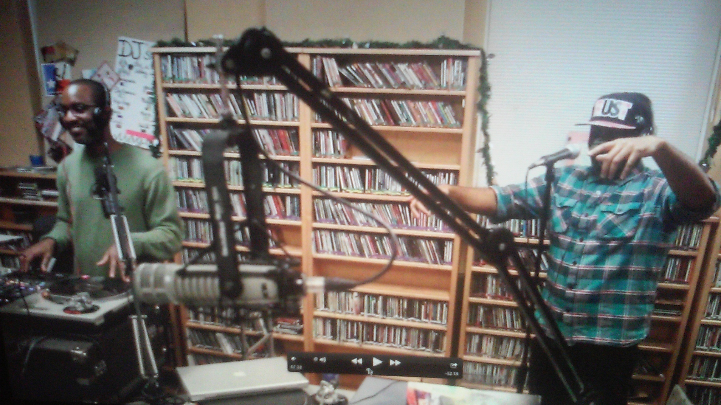 Dialek Dubai in the studio.