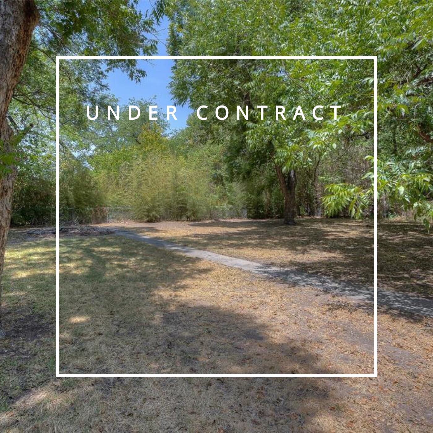 UNDER CONTRACT 💎 A special plot of land for our Hawaiian friend ~ in Fort Worth, TX!! 🍍🇨🇱🌺 @caudlerealestategroup

@cindicaudle + @couscouz + @briggsfreeman + @sothebysrealty

#undercontract #fortworth #trinityriver #dfw #dfwrealestate #briggsfr