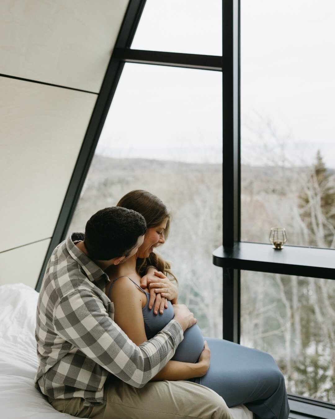 Une belle s&eacute;ance maternit&eacute; au @repereboreal 💝 la vue de la mini maison &eacute;tait superbe!