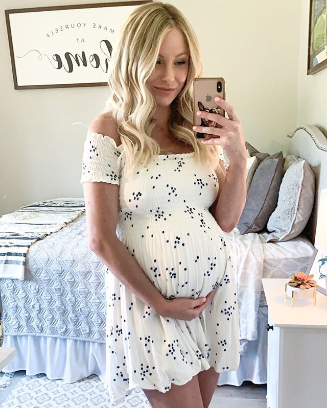 30 weeks down, 10ish weeks to go 🤰🏼Definitely starting to get some swollen feet and that constant rib pain is still a thing. I&rsquo;m also always hungry.. like I eat more than my husband now and if you know @eas512 that&rsquo;s actually kind of sc