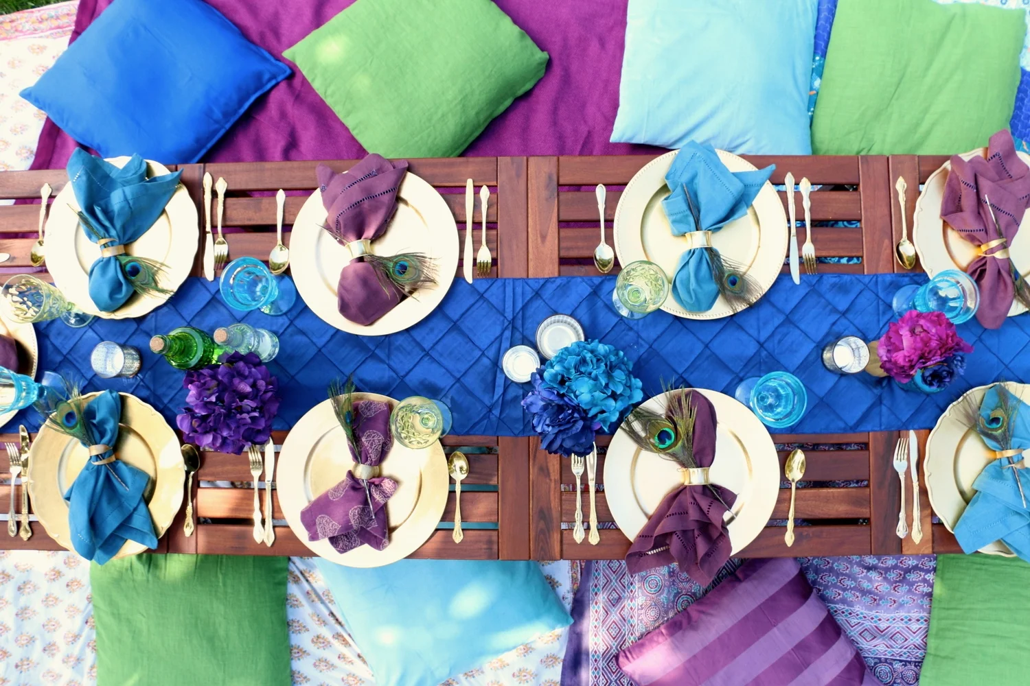 PILLOWS & THROWS