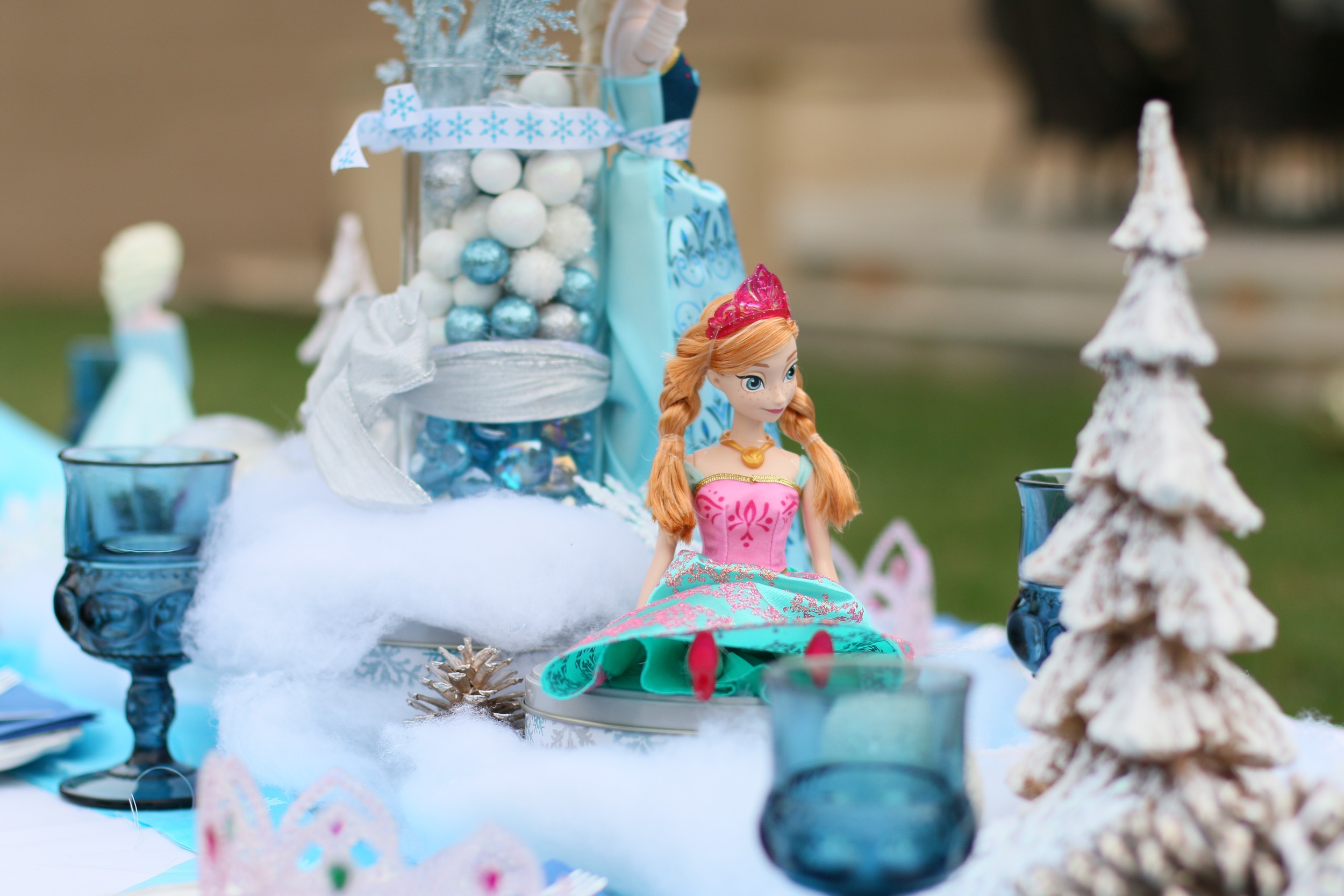 Copy of Anna & Elsa centerpieces for rent for your Frozen Party! @inJOYtheParty