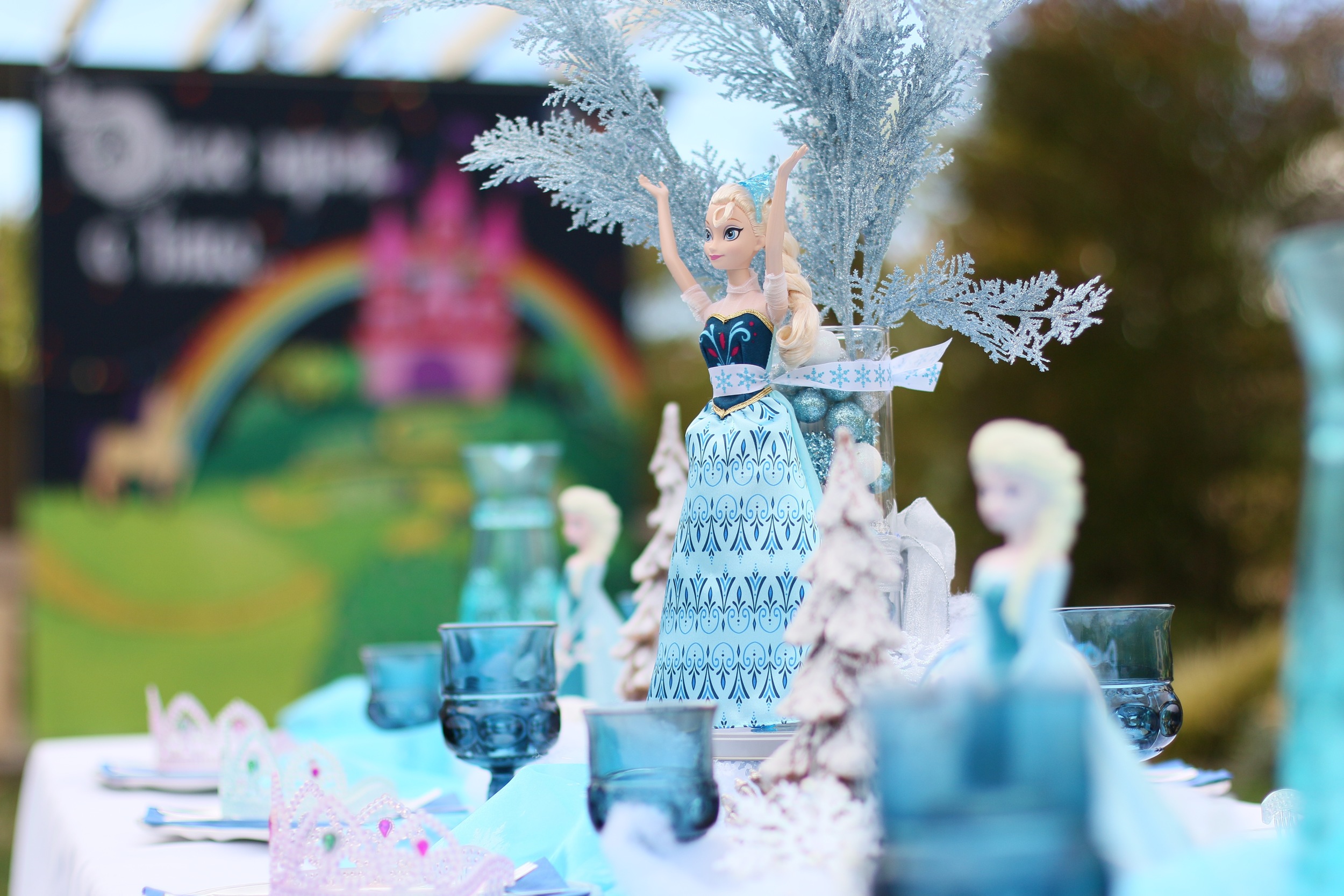 Copy of Amazing Frozen Centerpieces for rent! @inJOYtheParty