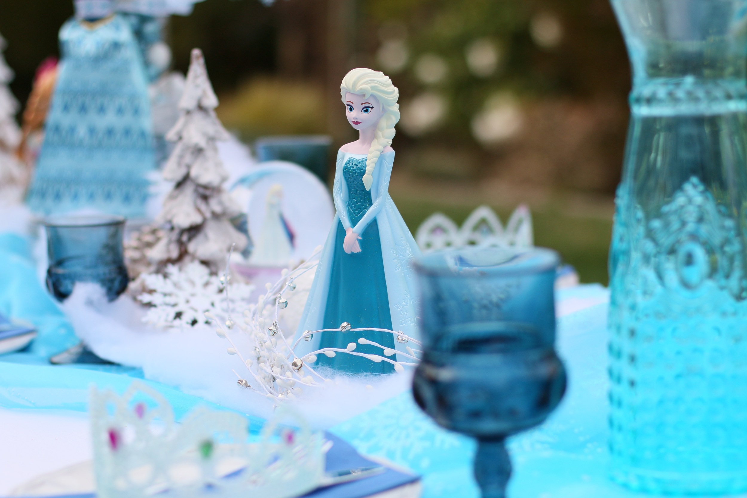 Copy of Frozen character dolls, cool blues, silvery whites, & wintery accents! Brrrrr I feel "Frozen"! @inJOYtheParty