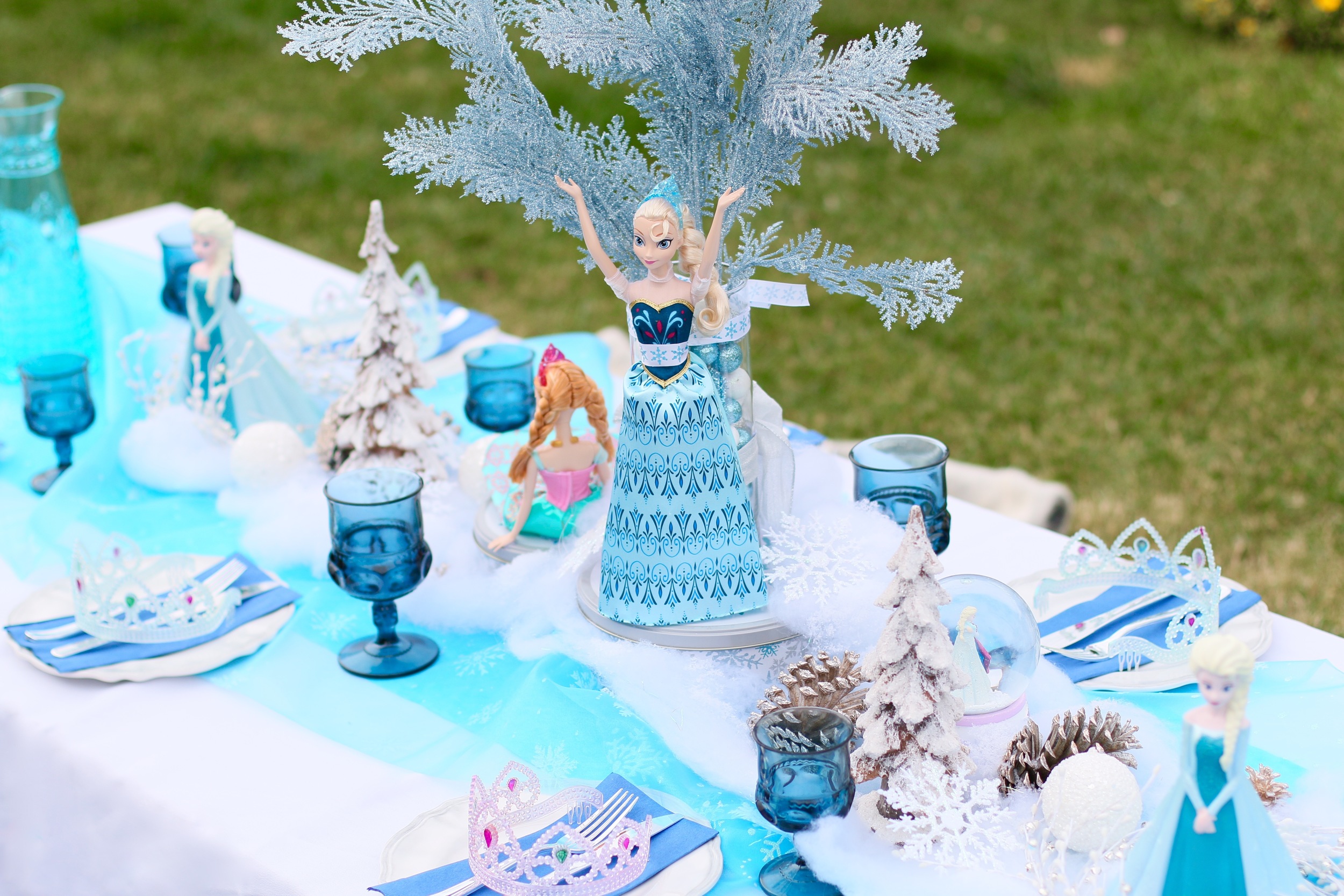 Copy of A gorgeous FROZEN Kids table setup for rent! @inJOYtheParty