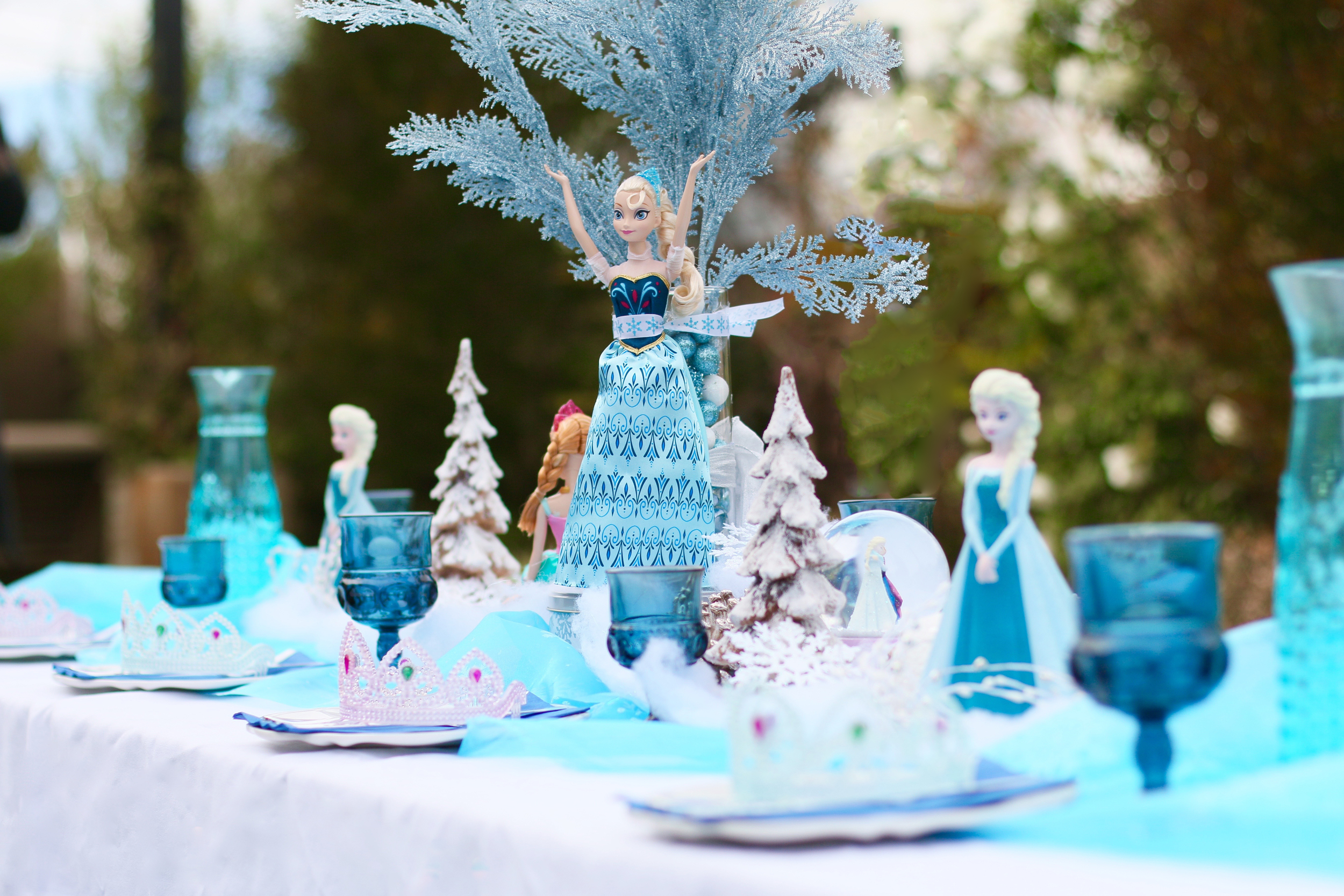 Copy of Frozen character dolls, cool blues, silvery whites, & wintery accents! Brrrrr I feel "Frozen"! @inJOYtheParty