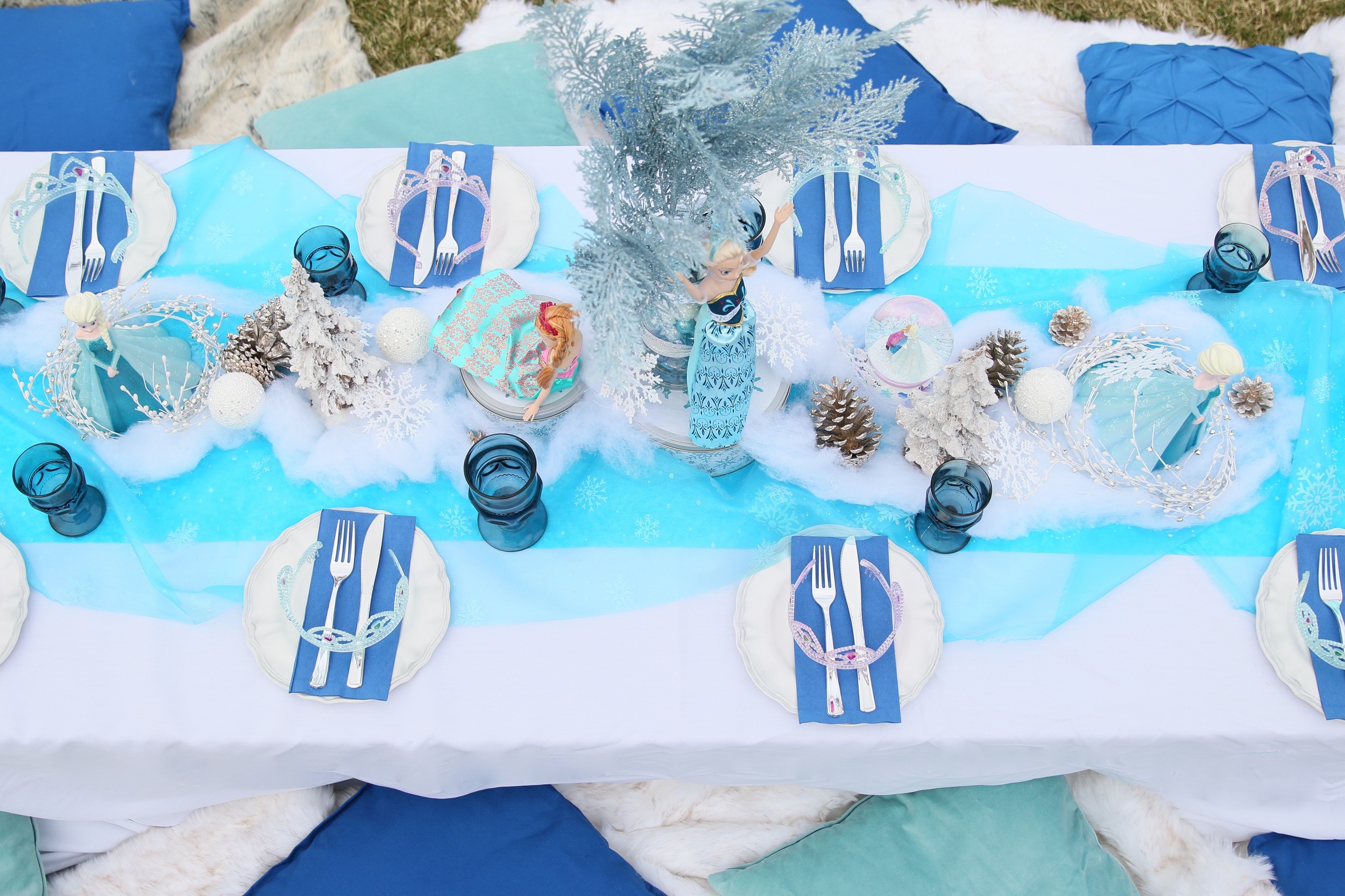 Copy of I can't let this go! A FROZEN tablescape for rent! @inJOYtheParty