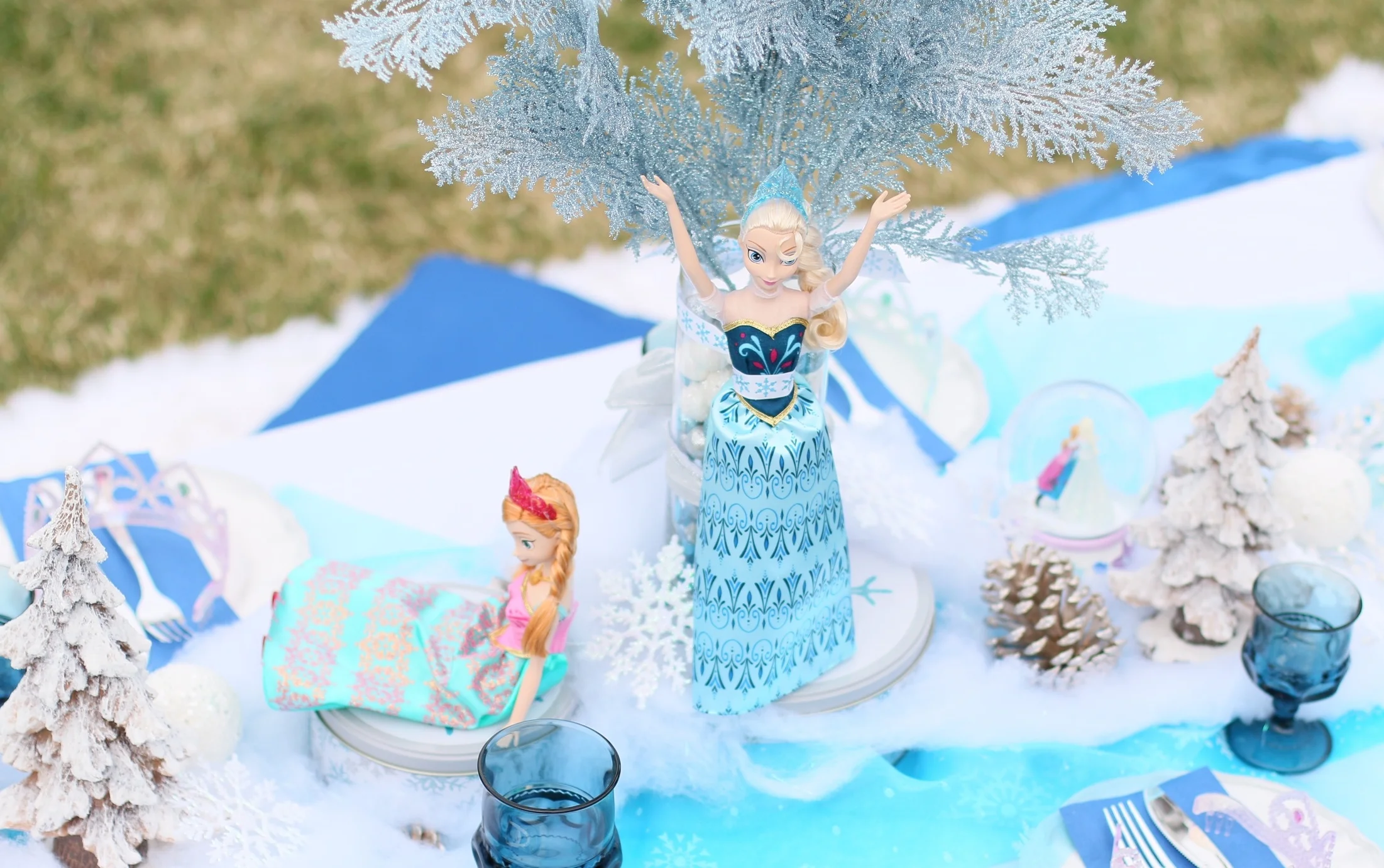 ANNA & ELSA CENTERPIECES