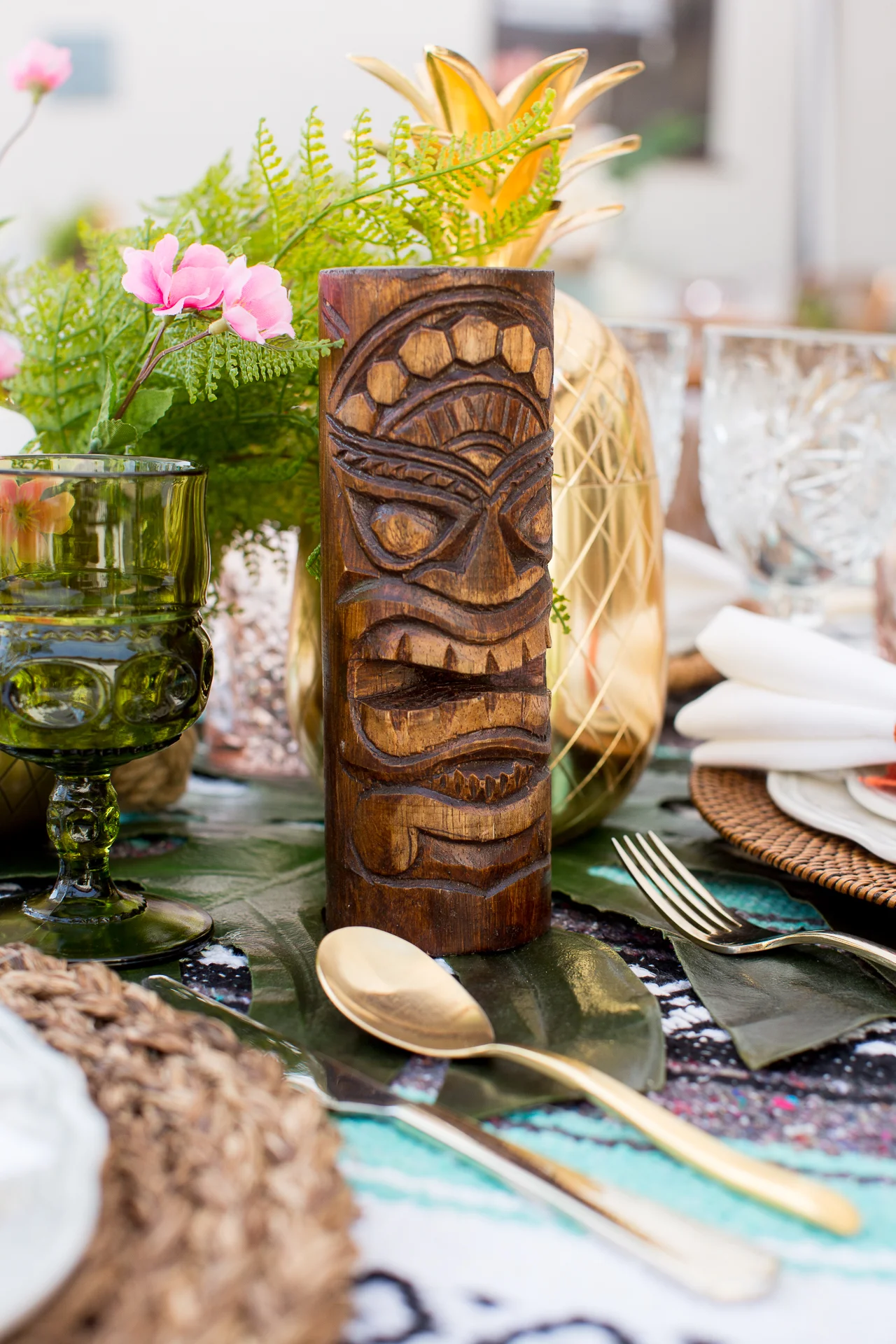 A vintage surfer inspired rental collection! Hang loose with our vintage mini VW buses, pin up dashboard girls, touches of Tiki, palm leaves and tropical faux florals.