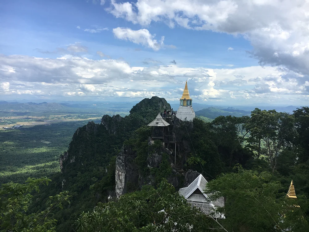 Day 22: I'm grateful for Thailand: the place that's been home the last years. For the generosity, wisdom and kindness I've met here.