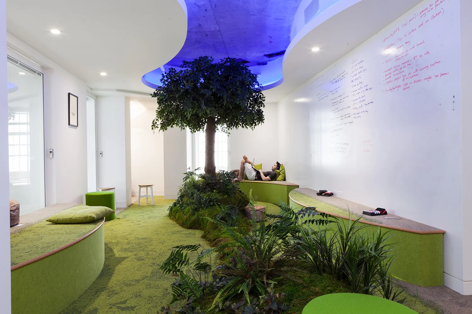 ESSENCE BREAKOUT SPACE