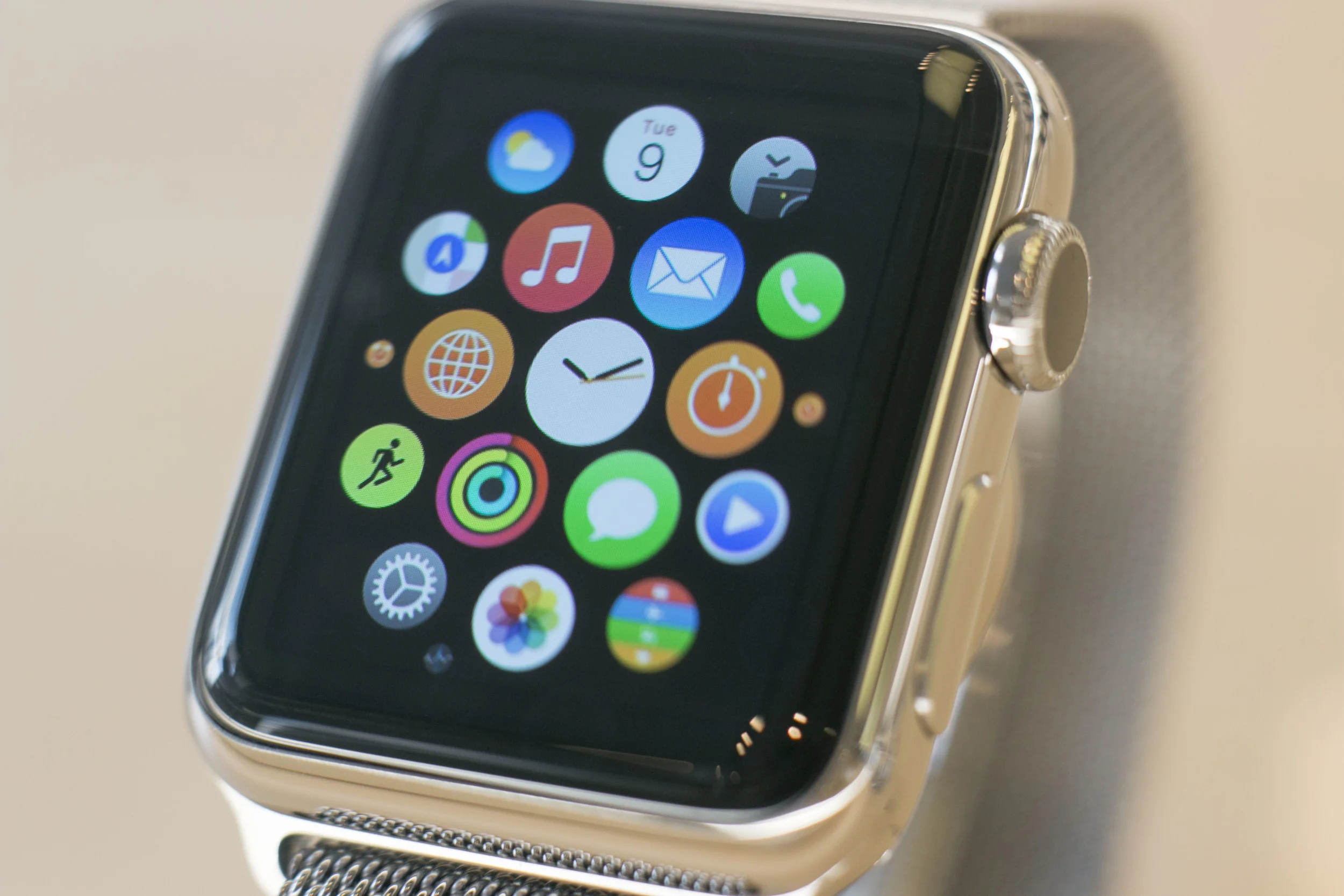 Chrome bezel reminiscent of iPhone 2g.