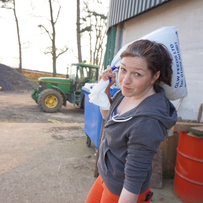 Rosie Jeffries Farm Education Centre Manager / Shepherd BA (Hons) Primary Education / CEVAS Trained Currently Undertaking Forest School Leader Training