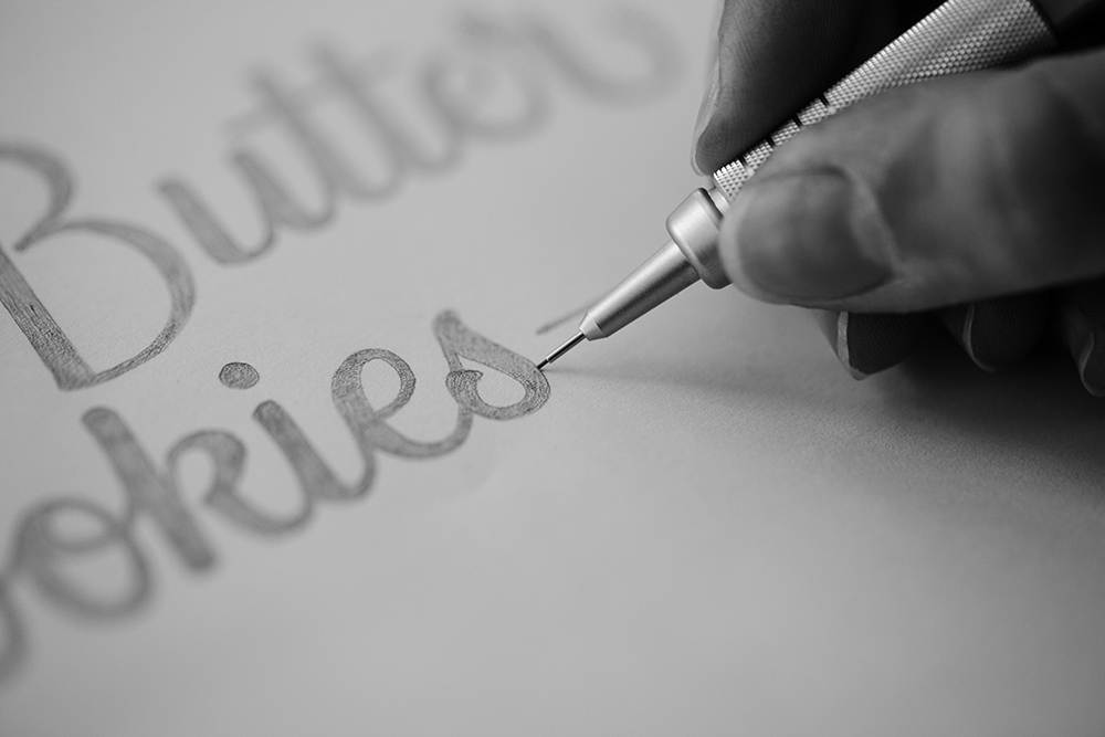 Udarbejdelse af nyt Danish butter cookies logo – font, creative design, Emballage