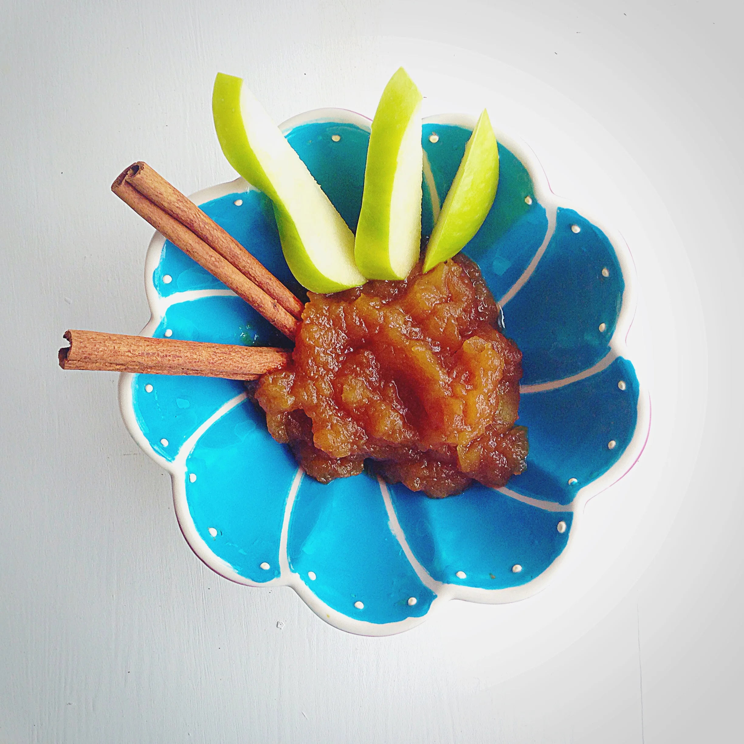Beauty Bites: Homemade Cinnamon Applesauce