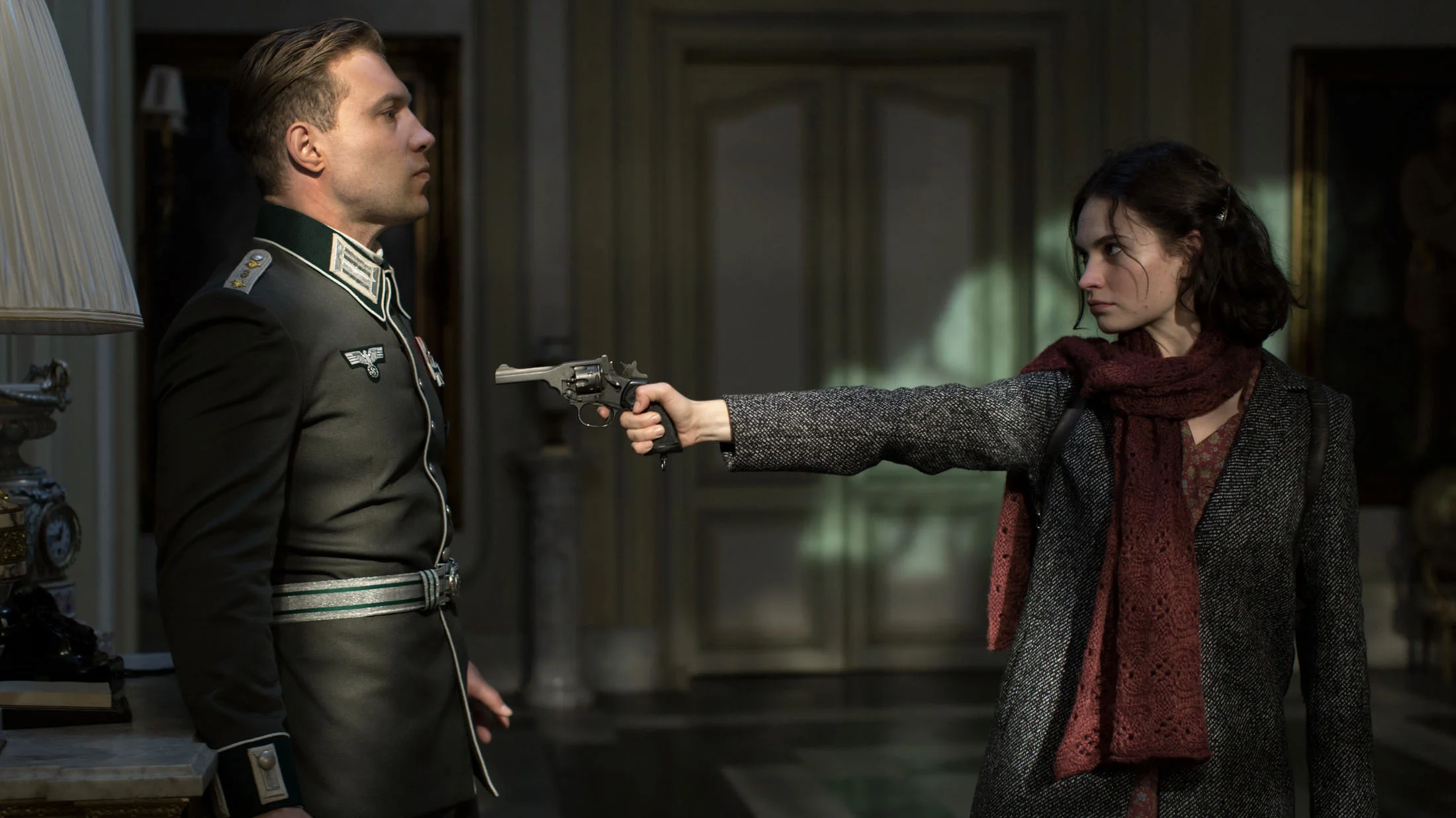 Jai Courtney & Lilly James in THE EXCEPTION directed by David Leveaux - DoP Roman Osin. Courtesy Egoli Tossell Films/UMedia