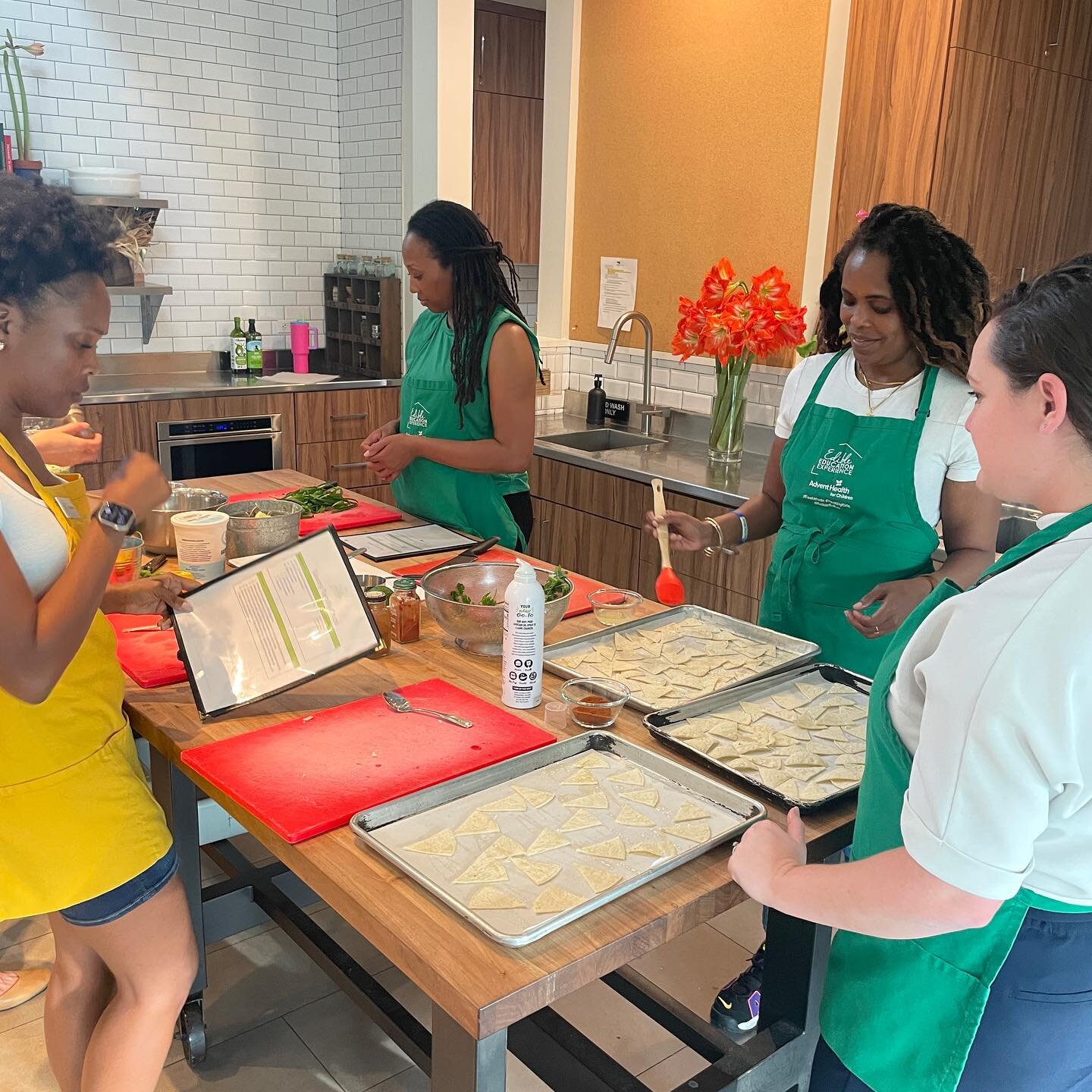 This group of @oucreliableone employees was so much fun to work with&mdash;and they must have enjoyed themselves and the food they made, because they definitely came back for seconds! 

This Employee Wellness class is part of a series taught by Dr. L