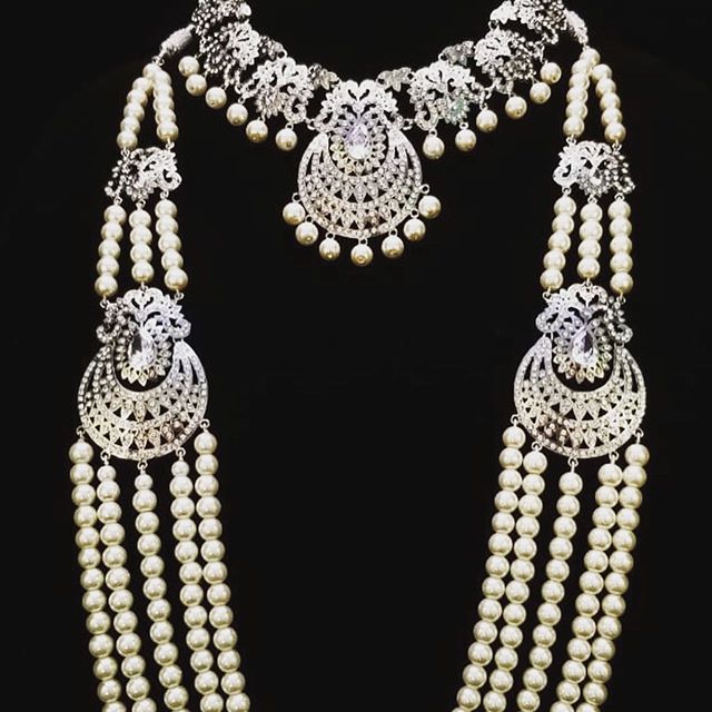 Think soft pastels with silver work perfect for a winter wedding. Beautiful necklace with tikka earrings jhoomer and mala in stock at Karigur Bridal in Markham. Choose your pieces.#winterwedding#silverbridal#silversets#pearlbridaljewelry#pearlmala#pe