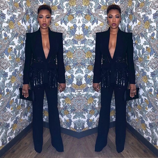 Grace Jones vibes last night on Samira for @vanityfair #womeninhollywood party. @whododatlikedat π₯ in @zuhairmuradofficial suit @tylerellisofficial clutch and @stuartweitzman shoes with jewels by @anabelachan and @vhernier #glam by @mjr_makeup and