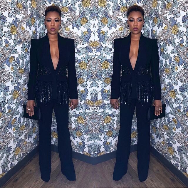 Grace Jones vibes last night on Samira for @vanityfair #womeninhollywood party.  @whododatlikedat 🔥 in @zuhairmuradofficial suit @tylerellisofficial clutch and @stuartweitzman shoes with jewels by @anabelachan and @vhernier #glam by @mjr_makeup and 