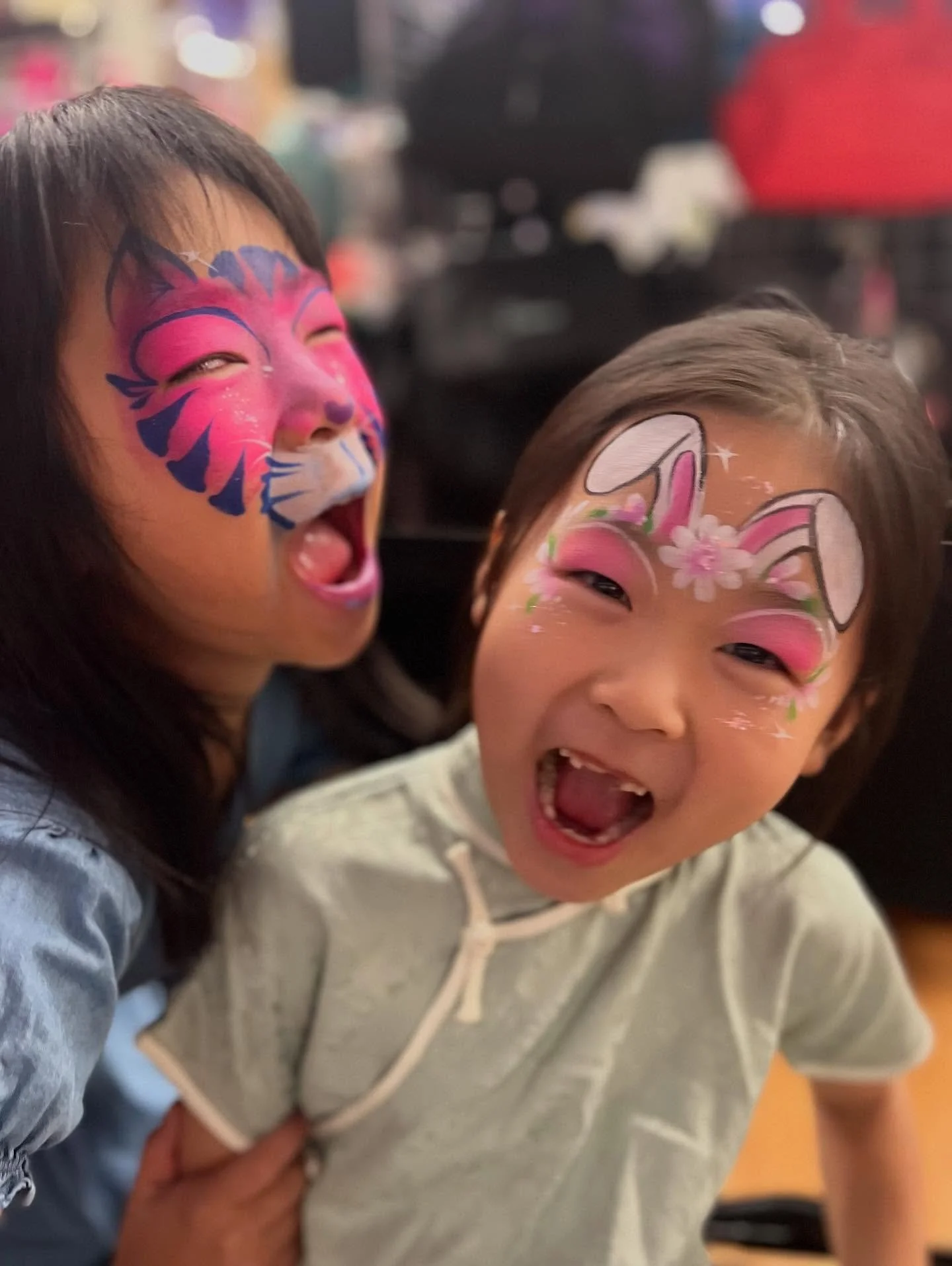 Happy Friday!! 🤩 We are ready for the weekend! 😎

#facepaintkitty #facepaintbunny #kitty #bunny #joonieandjakefacepainting 
#joonieandjakes #atlantafacepainter 
#atlfacepainter #decaturfacepainter #northatlantafacepainter #atlcreativekids #artist #