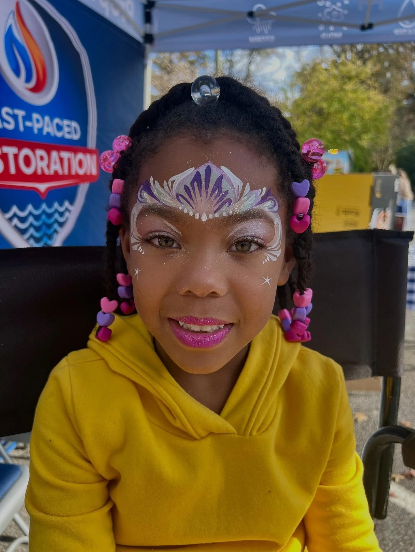 ☀️ I had a blast face painting at @fastpacedrestoration's booth at the @warrentjacksonelementary fall festival. 🍂 For top-notch restoration services, give @fastpacedrestoration a call!! Samantha and her team are amazing!! 🤩
