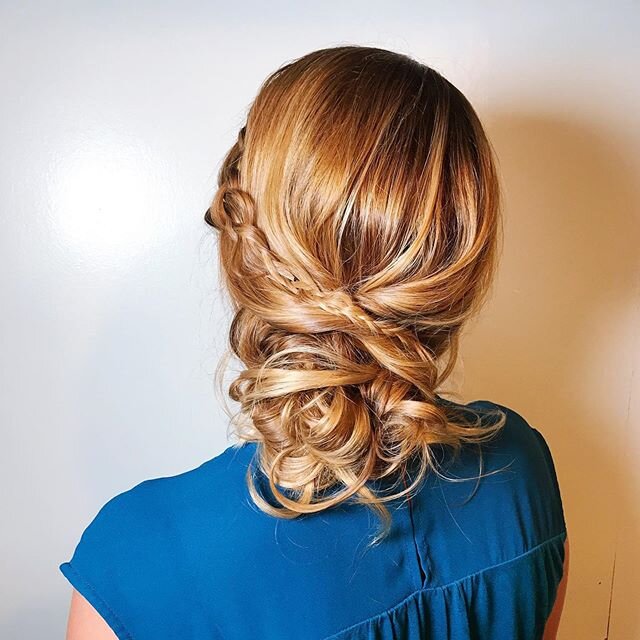 How dreamy is this soft updo for an intimate estate wedding with 40 of their closest friends and family. 
We added a little texture with a mini braid, left some pieces down for facial framing and I could not love it more. So@excited to celebrate you 
