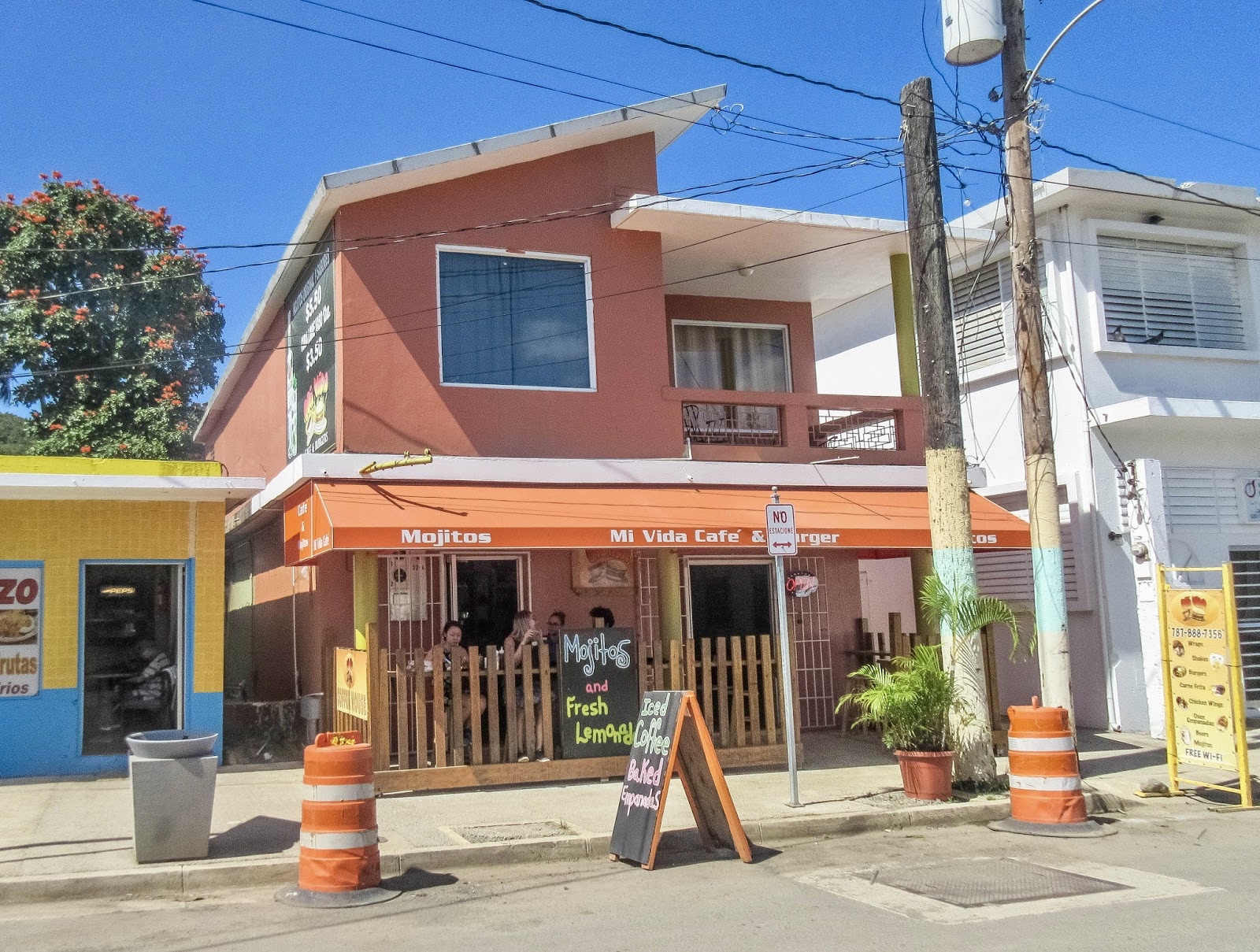 Mi Vida Cafe Exterior