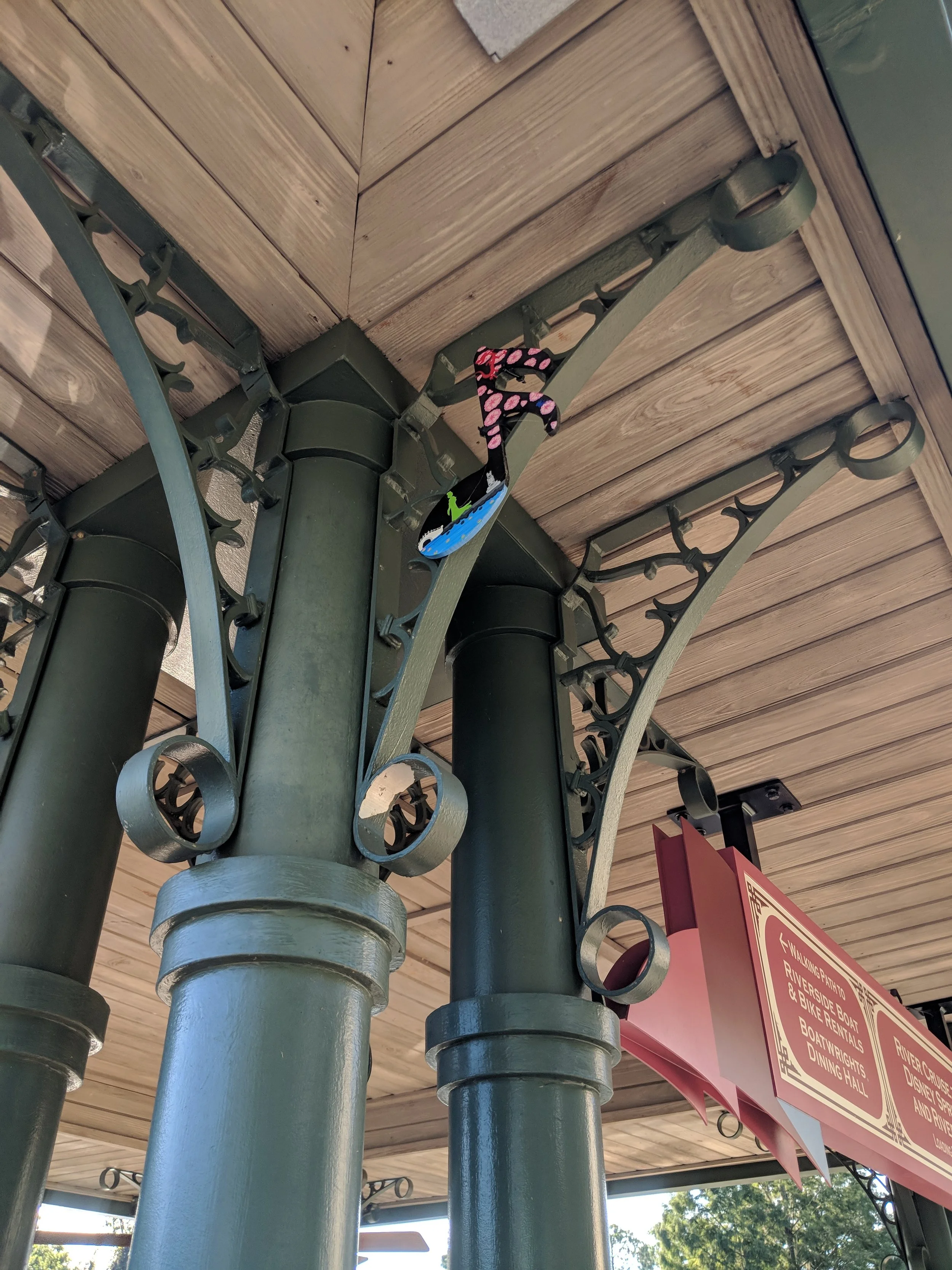What the music notes look like. Most are up high. 