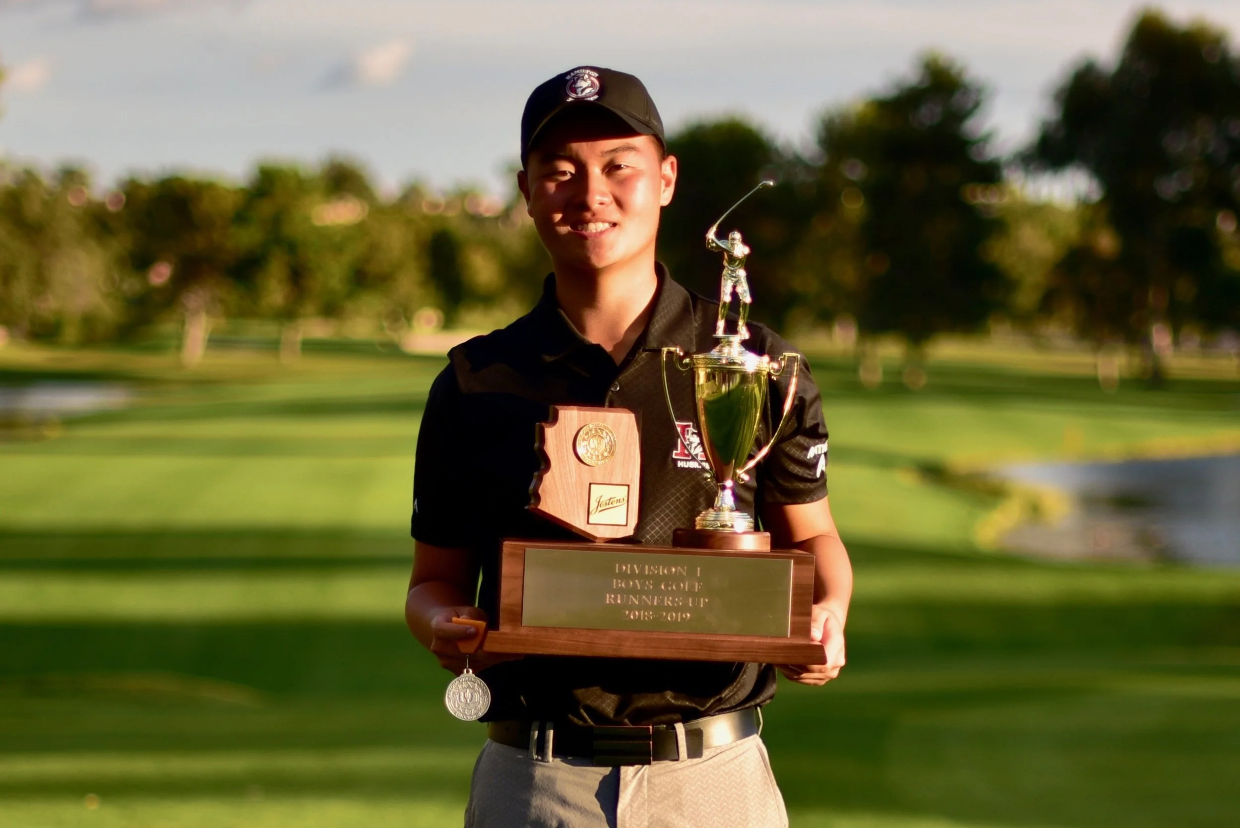 Senior Alexander Yu shot a team low round of 68 to finish in a tie for 10th place with teammate freshman Mahanth Chirravuri (69-73=142). Both earned Arizona 1st team All-State honors for their outstanding play!