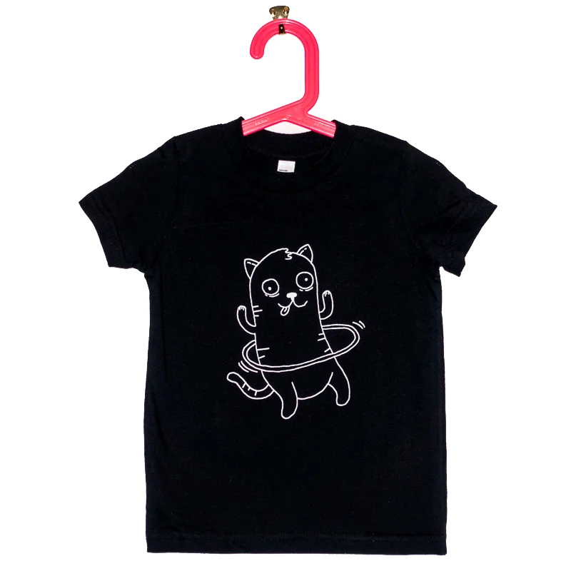 Les tee-shirts d'une toute nouvelle compagnie, Blacksnaps . Celui-ci est illustré par l'ineffable Mimi Traillette .