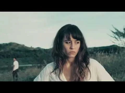 Indigo - Amor es extraño (Official Music Video)