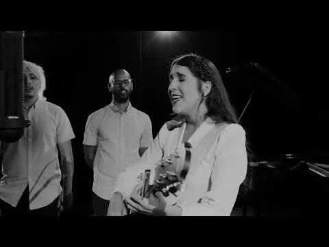 Andrea Cruz - ¿Quién nos amarró? & Echarle Sal - (Vídeo oficial en vivo)