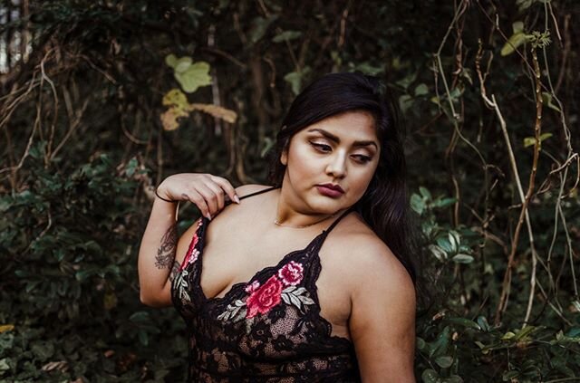 I have three questions for you:⁠
If you were gifted a boudoir session...⁠
1. What type of lingerie would you choose, if any?⁠
2. Would you prefer to shoot in your home, at one of our venues, or an outdoor location?⁠
3. Would you have our makeup artis