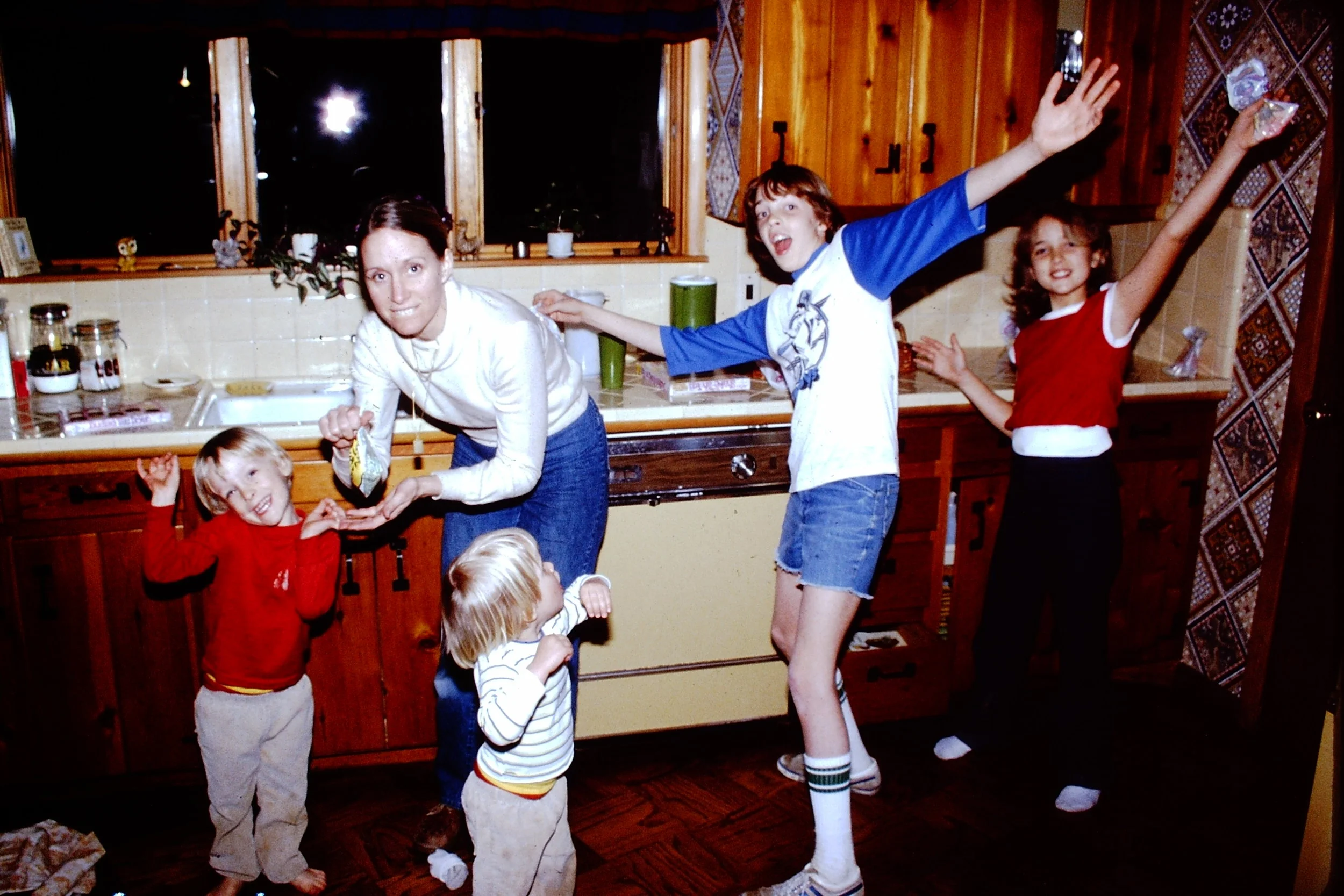 michael_mom_chris_dave_steph_kitchen2_asis.JPG
