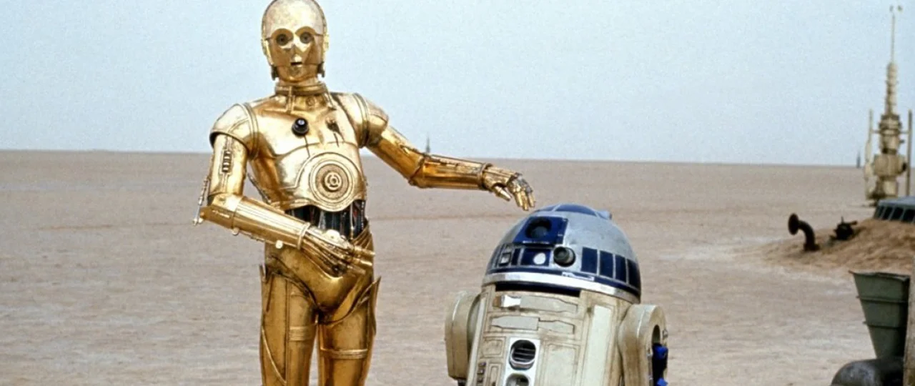 R2-D2 and C3-P0 in Star Wars (1977).