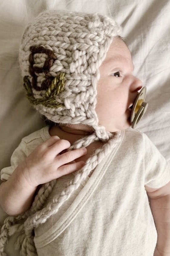 Classic Baby Hat Winter Baby Gift Pom Pom Baby Hat Heirloom Bonnet Gender Neutral Shower Gift White Newborn Hat Knit Baby Bonnet