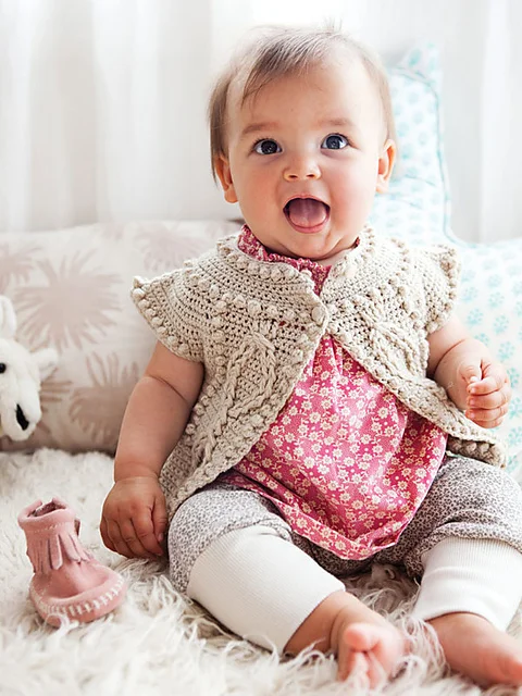 Make a sweater yourself with this beautiful Cleire Cardigan from Ravelry