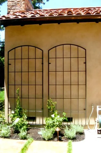 double-arch-wall-trellise.jpg
