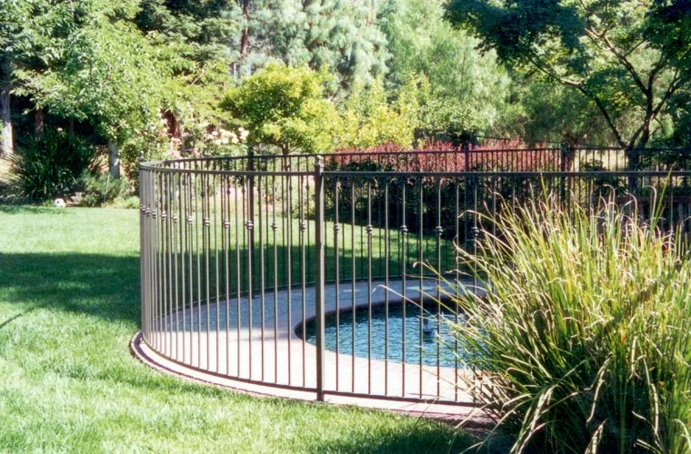 curved-5-ft-pool-fence.jpg