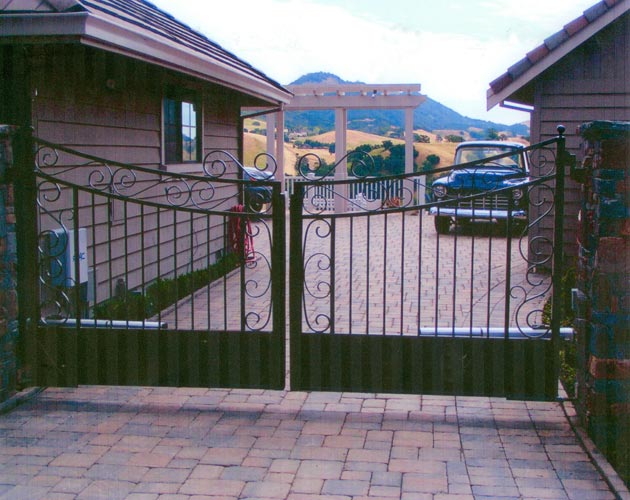 double-swing-driveway-gate-2.jpg