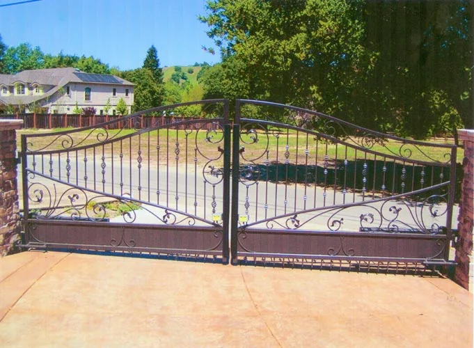 italian-double-swing-driveway-gate.jpg