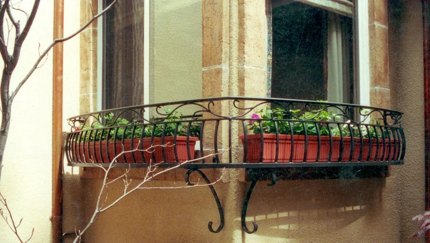 custom-double-window-box.jpg