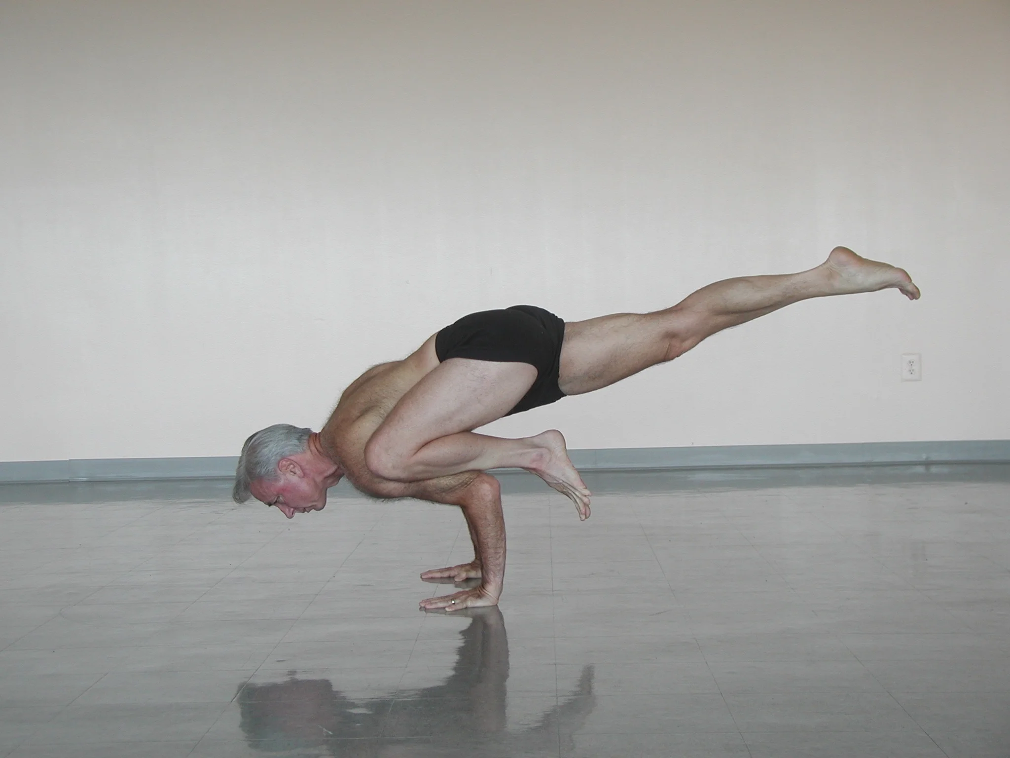 The yoga boss who won't change his methods to get more customers - BBC