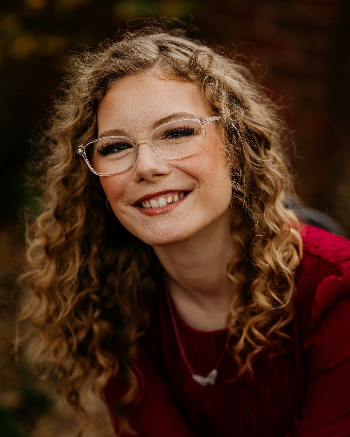 Gahhhh, sometimes all it takes is a smile 🤩
Current Juniors (c/o 2027) I'm prepping for your Senior Team and having meetings SOON!! DM me if you want info on the revamped CJP Senior Team before it's too late! #calliejophotography #seniorphotographer